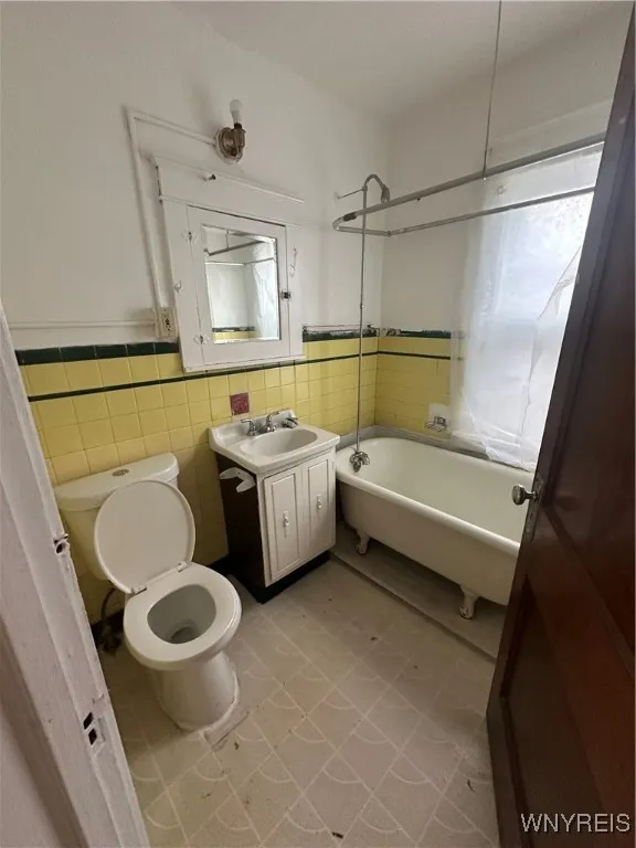 23 Humason Avenue, Buffalo, New York 14211, Buffalo, New York 14211, 5 Bedrooms Bedrooms, ,2 BathroomsBathrooms,Residential,For Sale,23 Humason Avenue, Buffalo, New York 14211,0,B1651070