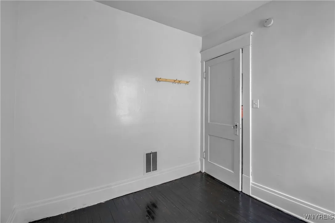 23 Humason Avenue, Buffalo, New York 14211, Buffalo, New York 14211, 5 Bedrooms Bedrooms, ,2 BathroomsBathrooms,Residential,For Sale,23 Humason Avenue, Buffalo, New York 14211,0,B1651070