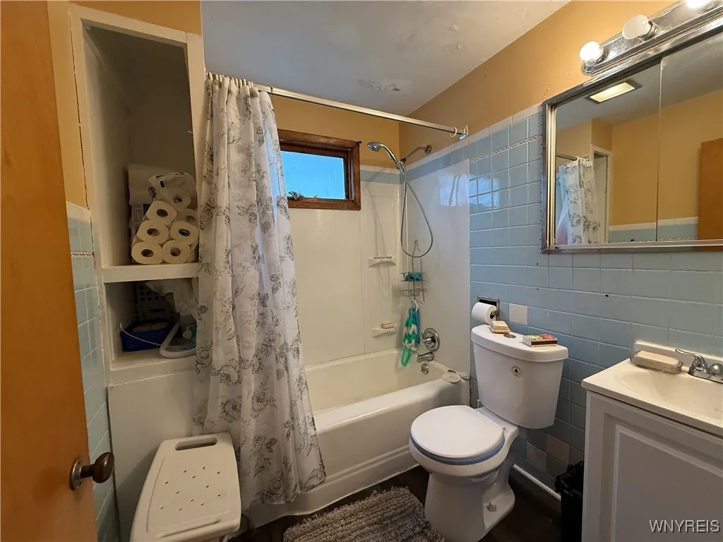 51 Randolph Avenue, Cheektowaga, New York 14211, Cheektowaga, New York 14211, 6 Bedrooms Bedrooms, ,2 BathroomsBathrooms,Residential,For Sale,51 Randolph Avenue, Cheektowaga, New York 14211,0,B1650296