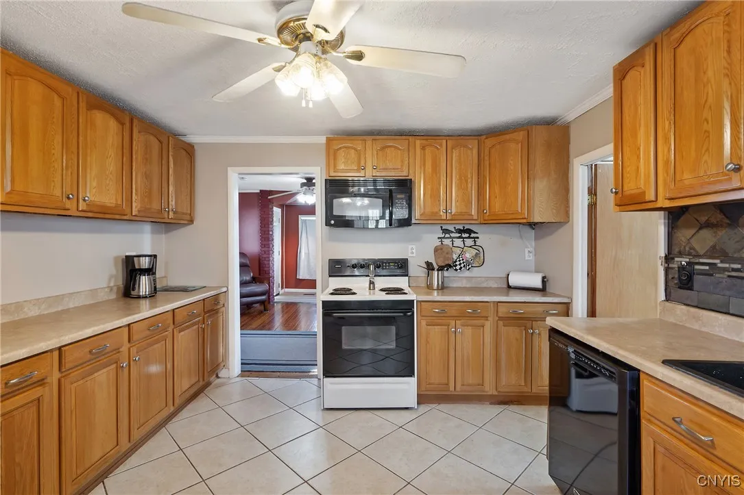 201 Lakeland Avenue, Geddes, New York 13209, Geddes, New York 13209, 3 Bedrooms Bedrooms, 7 Rooms Rooms,2 BathroomsBathrooms,Residential,For Sale,201 Lakeland Avenue, Geddes, New York 13209,0,S1648507