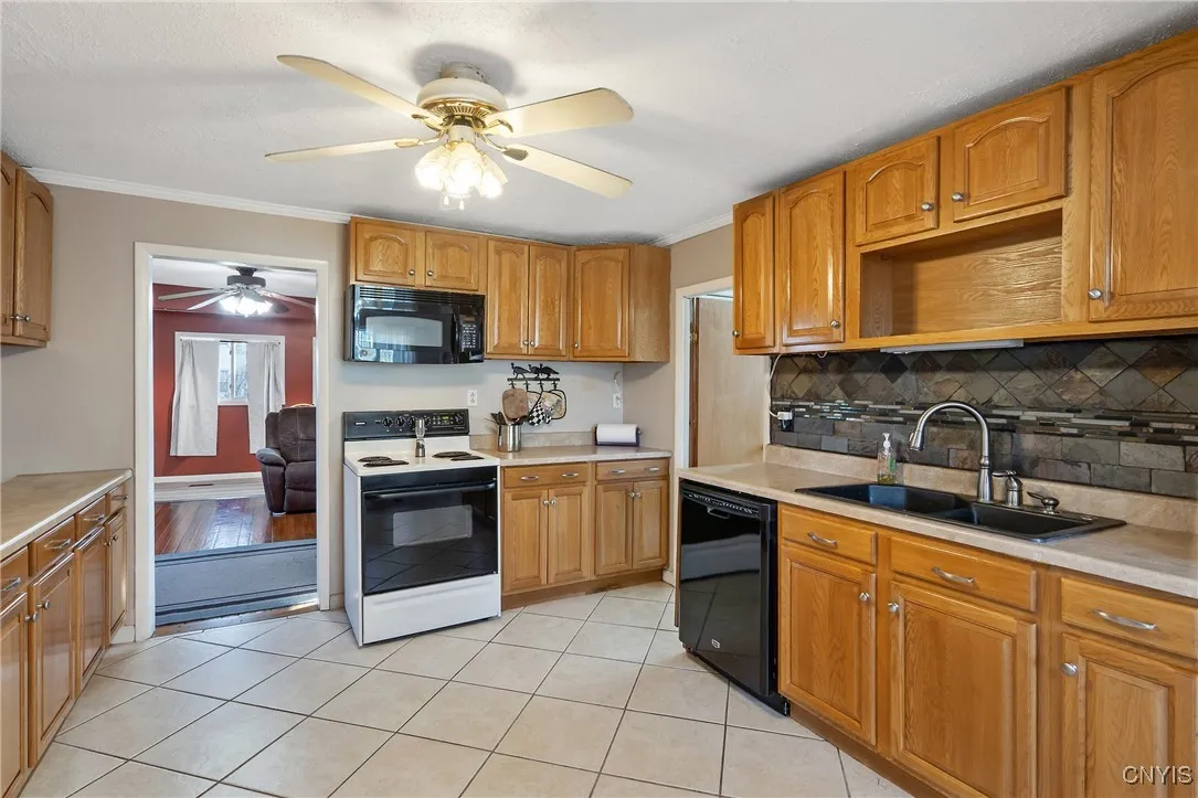 201 Lakeland Avenue, Geddes, New York 13209, Geddes, New York 13209, 3 Bedrooms Bedrooms, 7 Rooms Rooms,2 BathroomsBathrooms,Residential,For Sale,201 Lakeland Avenue, Geddes, New York 13209,0,S1648507