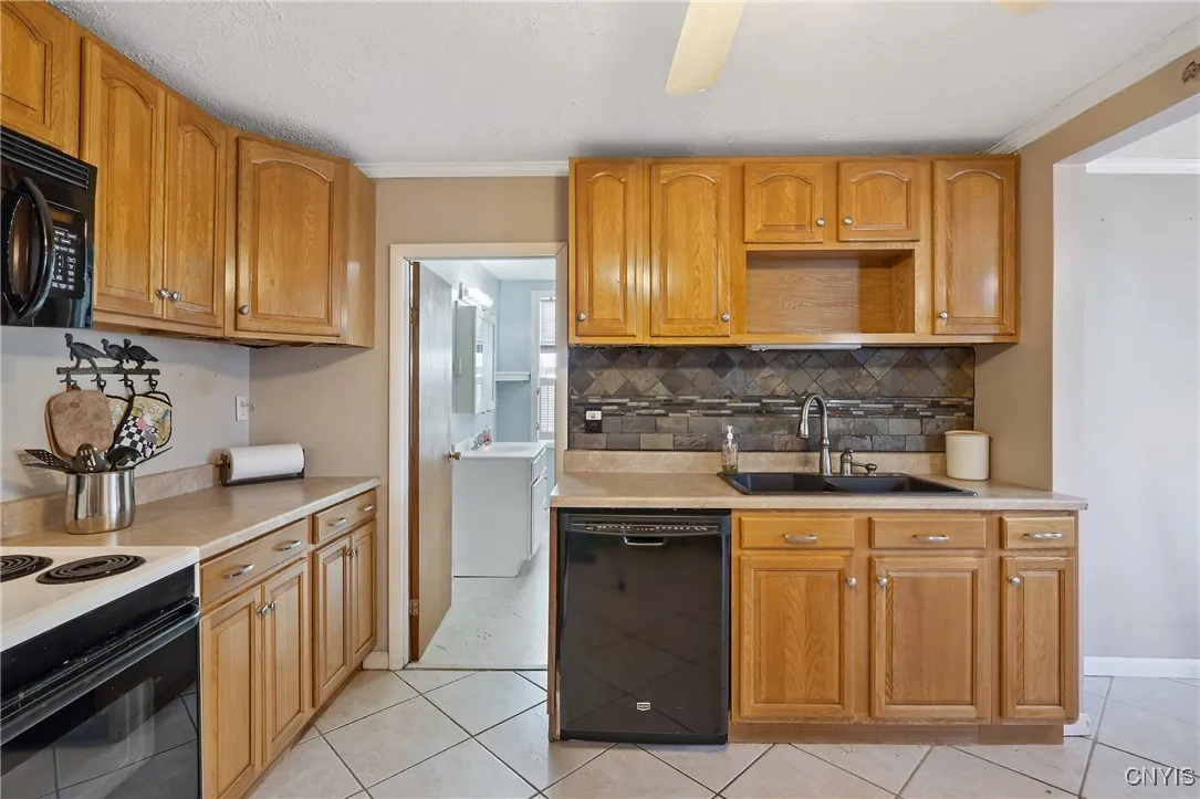 201 Lakeland Avenue, Geddes, New York 13209, Geddes, New York 13209, 3 Bedrooms Bedrooms, 7 Rooms Rooms,2 BathroomsBathrooms,Residential,For Sale,201 Lakeland Avenue, Geddes, New York 13209,0,S1648507