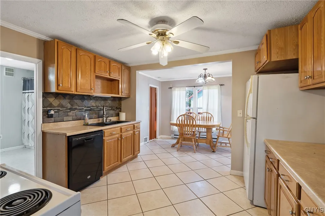 201 Lakeland Avenue, Geddes, New York 13209, Geddes, New York 13209, 3 Bedrooms Bedrooms, 7 Rooms Rooms,2 BathroomsBathrooms,Residential,For Sale,201 Lakeland Avenue, Geddes, New York 13209,0,S1648507