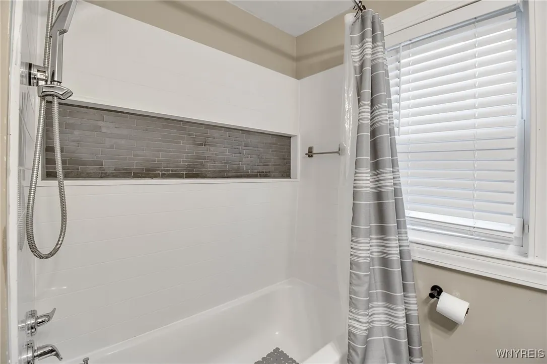 19 Crestwood Place, Cheektowaga, New York 14225, Cheektowaga, New York 14225, 4 Bedrooms Bedrooms, 9 Rooms Rooms,1 BathroomBathrooms,Residential,For Sale,19 Crestwood Place, Cheektowaga, New York 14225,0,B1651108