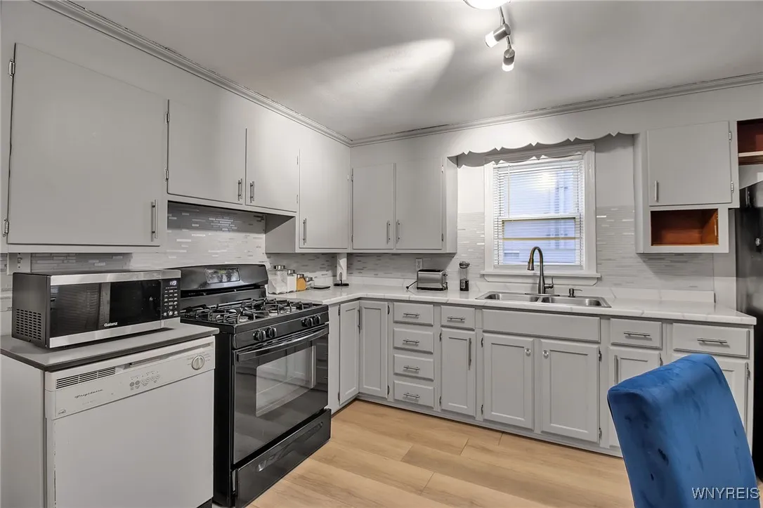 19 Crestwood Place, Cheektowaga, New York 14225, Cheektowaga, New York 14225, 4 Bedrooms Bedrooms, 9 Rooms Rooms,1 BathroomBathrooms,Residential,For Sale,19 Crestwood Place, Cheektowaga, New York 14225,0,B1651108