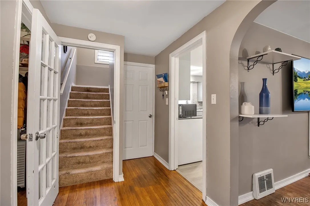 19 Crestwood Place, Cheektowaga, New York 14225, Cheektowaga, New York 14225, 4 Bedrooms Bedrooms, 9 Rooms Rooms,1 BathroomBathrooms,Residential,For Sale,19 Crestwood Place, Cheektowaga, New York 14225,0,B1651108