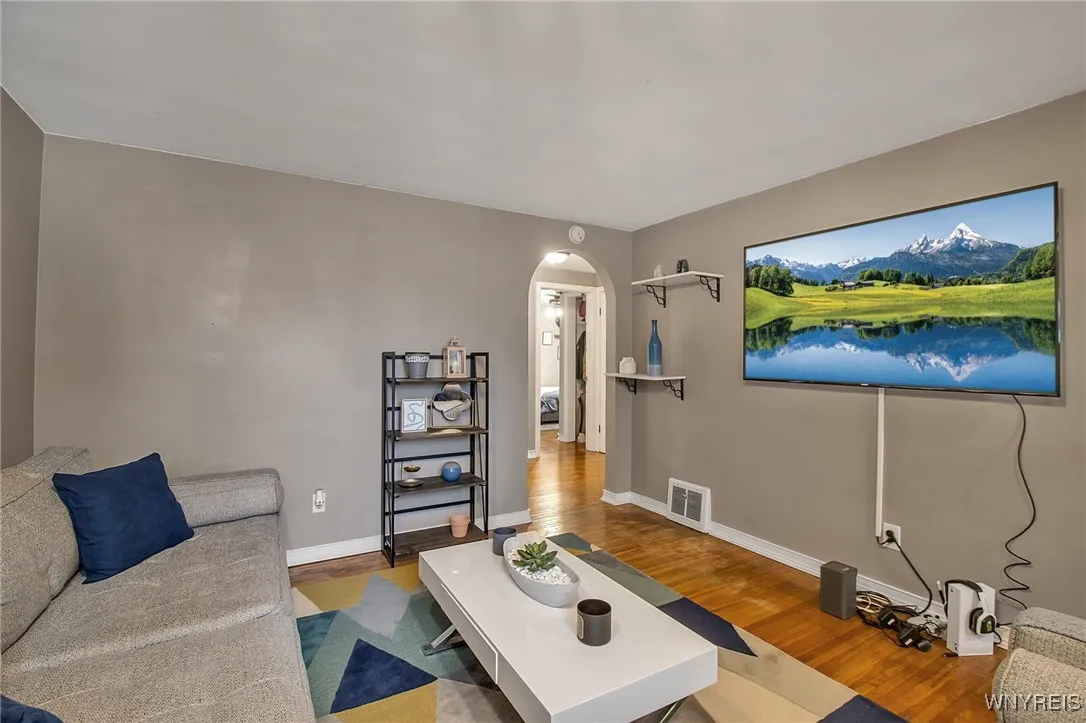 19 Crestwood Place, Cheektowaga, New York 14225, Cheektowaga, New York 14225, 4 Bedrooms Bedrooms, 9 Rooms Rooms,1 BathroomBathrooms,Residential,For Sale,19 Crestwood Place, Cheektowaga, New York 14225,0,B1651108