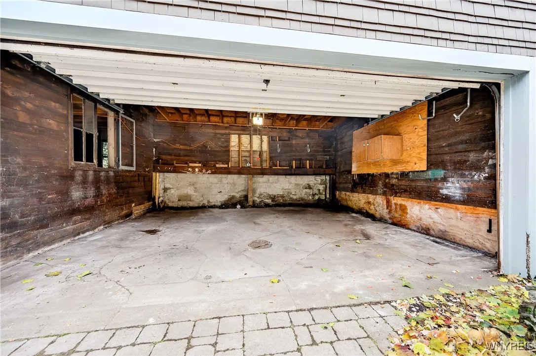 825 Auburn Avenue, Buffalo, New York 14222, Buffalo, New York 14222, 4 Bedrooms Bedrooms, 9 Rooms Rooms,2 BathroomsBathrooms,Residential,For Sale,825 Auburn Avenue, Buffalo, New York 14222,0,B1647885