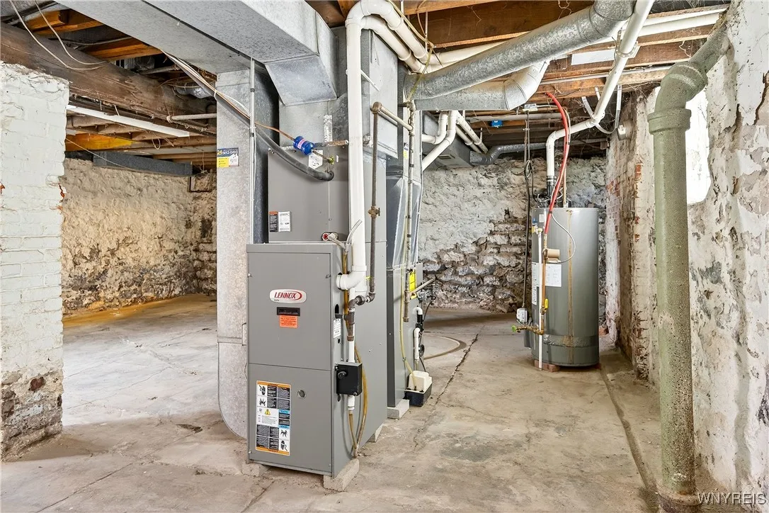 825 Auburn Avenue, Buffalo, New York 14222, Buffalo, New York 14222, 4 Bedrooms Bedrooms, 9 Rooms Rooms,2 BathroomsBathrooms,Residential,For Sale,825 Auburn Avenue, Buffalo, New York 14222,0,B1647885