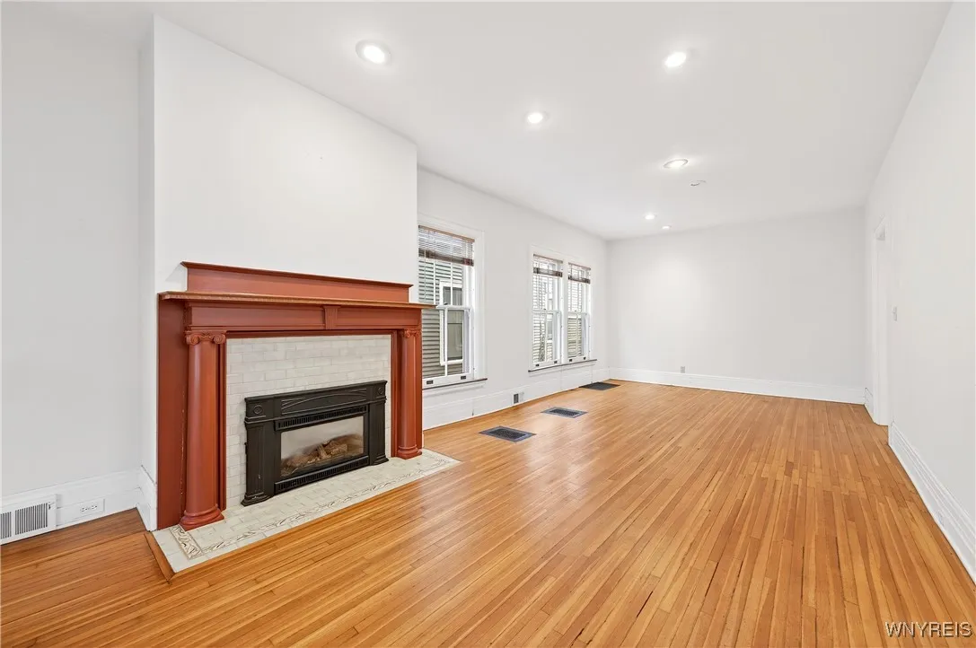 825 Auburn Avenue, Buffalo, New York 14222, Buffalo, New York 14222, 4 Bedrooms Bedrooms, 9 Rooms Rooms,2 BathroomsBathrooms,Residential,For Sale,825 Auburn Avenue, Buffalo, New York 14222,0,B1647885