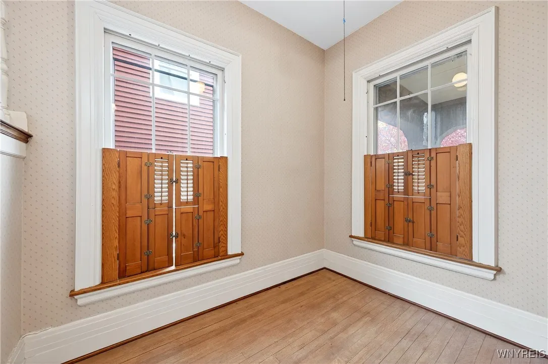 825 Auburn Avenue, Buffalo, New York 14222, Buffalo, New York 14222, 4 Bedrooms Bedrooms, 9 Rooms Rooms,2 BathroomsBathrooms,Residential,For Sale,825 Auburn Avenue, Buffalo, New York 14222,0,B1647885