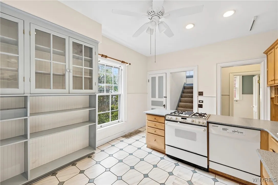 825 Auburn Avenue, Buffalo, New York 14222, Buffalo, New York 14222, 4 Bedrooms Bedrooms, 9 Rooms Rooms,2 BathroomsBathrooms,Residential,For Sale,825 Auburn Avenue, Buffalo, New York 14222,0,B1647885