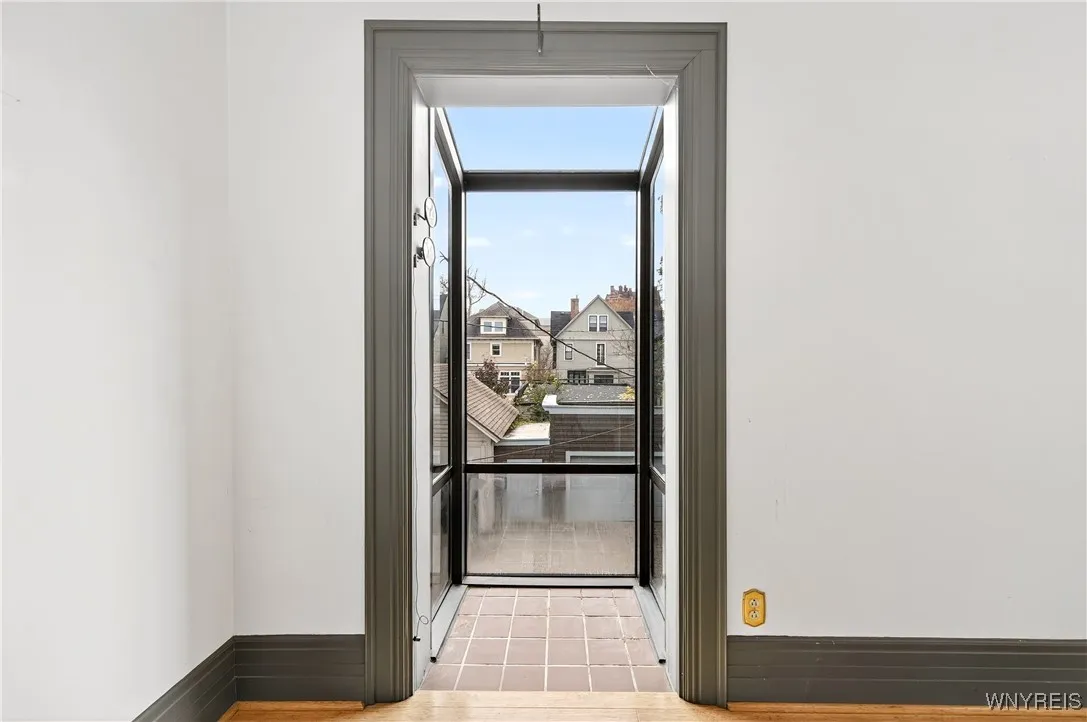 825 Auburn Avenue, Buffalo, New York 14222, Buffalo, New York 14222, 4 Bedrooms Bedrooms, 9 Rooms Rooms,2 BathroomsBathrooms,Residential,For Sale,825 Auburn Avenue, Buffalo, New York 14222,0,B1647885