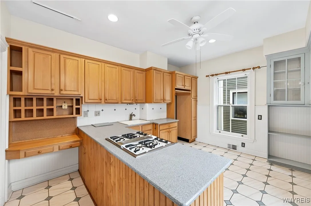 825 Auburn Avenue, Buffalo, New York 14222, Buffalo, New York 14222, 4 Bedrooms Bedrooms, 9 Rooms Rooms,2 BathroomsBathrooms,Residential,For Sale,825 Auburn Avenue, Buffalo, New York 14222,0,B1647885