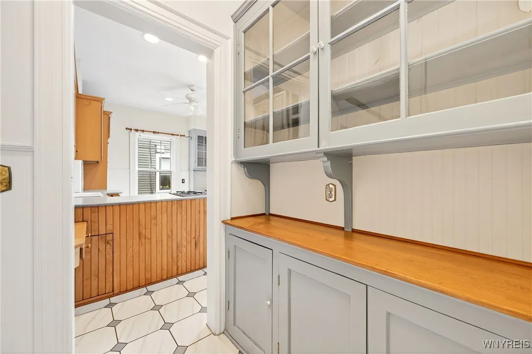 825 Auburn Avenue, Buffalo, New York 14222, Buffalo, New York 14222, 4 Bedrooms Bedrooms, 9 Rooms Rooms,2 BathroomsBathrooms,Residential,For Sale,825 Auburn Avenue, Buffalo, New York 14222,0,B1647885