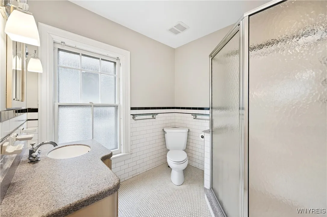 825 Auburn Avenue, Buffalo, New York 14222, Buffalo, New York 14222, 4 Bedrooms Bedrooms, 9 Rooms Rooms,2 BathroomsBathrooms,Residential,For Sale,825 Auburn Avenue, Buffalo, New York 14222,0,B1647885