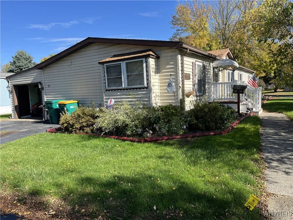 57 Lorraine Place, West Seneca, New York 14224, West Seneca, New York 14224, 3 Bedrooms Bedrooms, 11 Rooms Rooms,2 BathroomsBathrooms,Residential,For Sale,57 Lorraine Place, West Seneca, New York 14224,0,B1651199