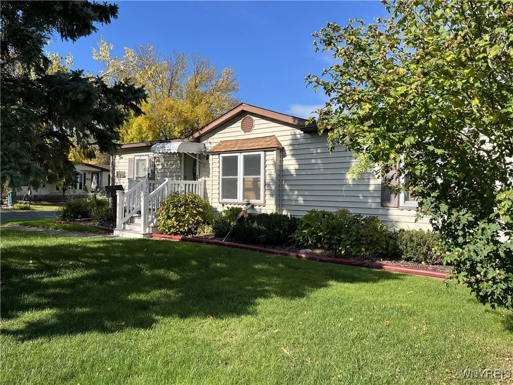 57 Lorraine Place, West Seneca, New York 14224, West Seneca, New York 14224, 3 Bedrooms Bedrooms, 11 Rooms Rooms,2 BathroomsBathrooms,Residential,For Sale,57 Lorraine Place, West Seneca, New York 14224,0,B1651199
