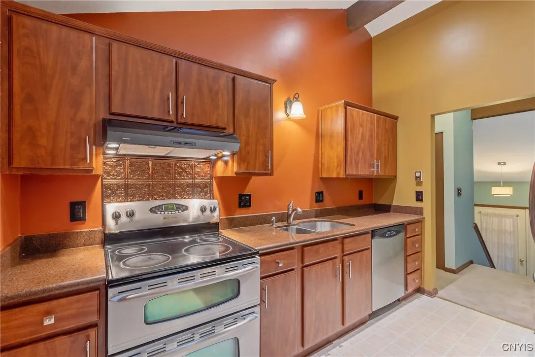 118 Feldspar Drive, Camillus, New York 13219, Camillus, New York 13219, 3 Bedrooms Bedrooms, 8 Rooms Rooms,1 BathroomBathrooms,Residential,For Sale,118 Feldspar Drive, Camillus, New York 13219,0,S1649693