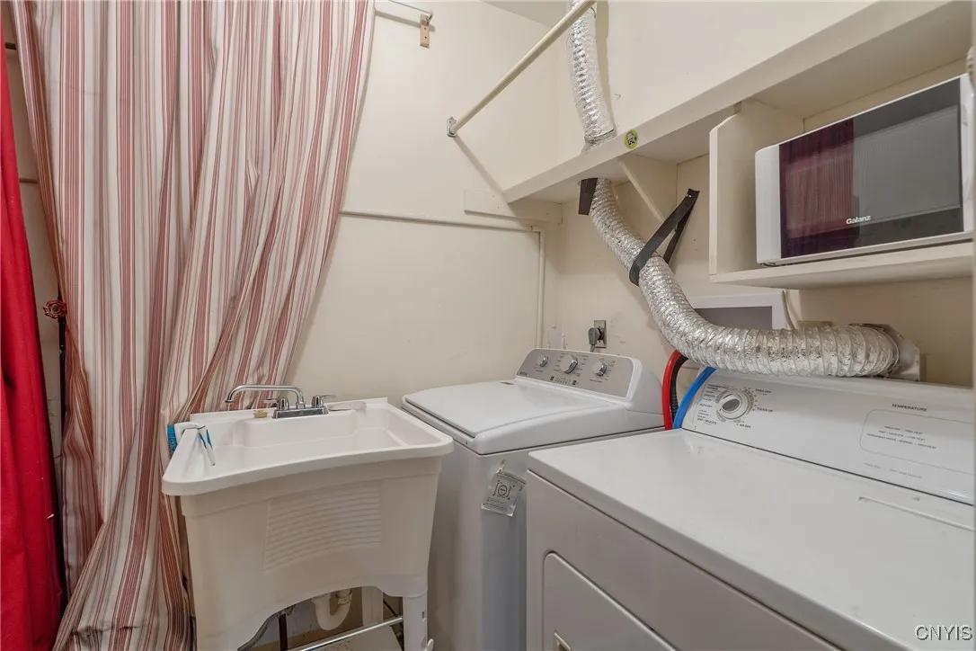 118 Feldspar Drive, Camillus, New York 13219, Camillus, New York 13219, 3 Bedrooms Bedrooms, 8 Rooms Rooms,1 BathroomBathrooms,Residential,For Sale,118 Feldspar Drive, Camillus, New York 13219,0,S1649693