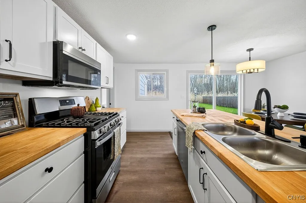 105 Florida Road South, Salina, New York 13211, Salina, New York 13211, 3 Bedrooms Bedrooms, 6 Rooms Rooms,2 BathroomsBathrooms,Residential,For Sale,105 Florida Road South, Salina, New York 13211,0,S1651215