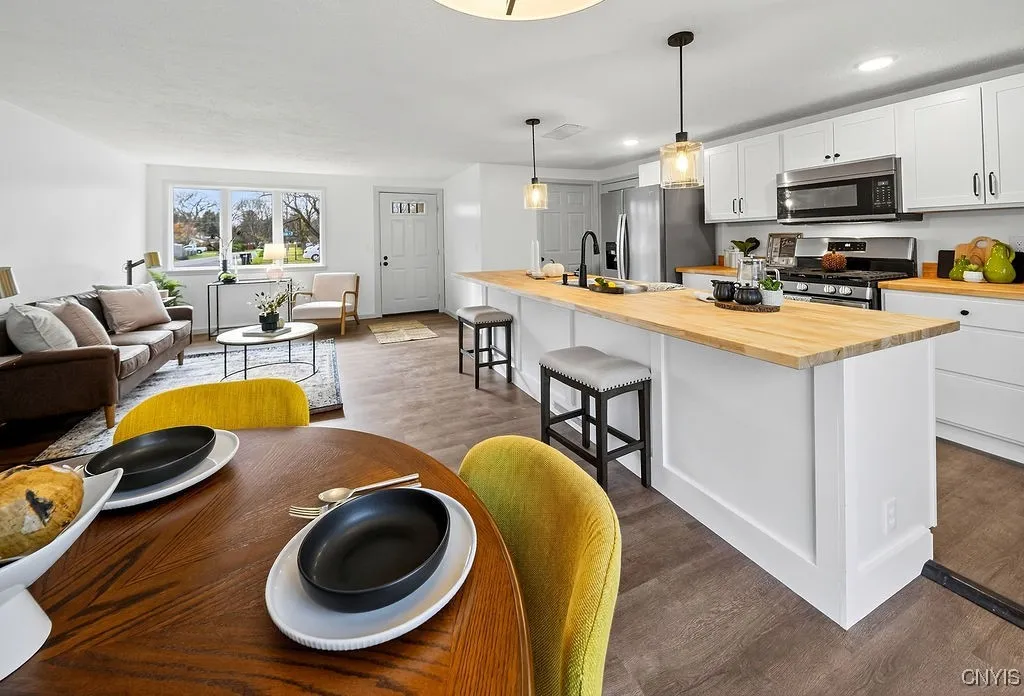 105 Florida Road South, Salina, New York 13211, Salina, New York 13211, 3 Bedrooms Bedrooms, 6 Rooms Rooms,2 BathroomsBathrooms,Residential,For Sale,105 Florida Road South, Salina, New York 13211,0,S1651215