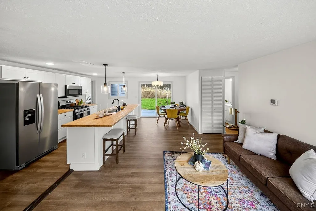 105 Florida Road South, Salina, New York 13211, Salina, New York 13211, 3 Bedrooms Bedrooms, 6 Rooms Rooms,2 BathroomsBathrooms,Residential,For Sale,105 Florida Road South, Salina, New York 13211,0,S1651215