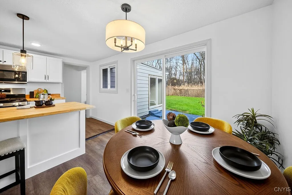 105 Florida Road South, Salina, New York 13211, Salina, New York 13211, 3 Bedrooms Bedrooms, 6 Rooms Rooms,2 BathroomsBathrooms,Residential,For Sale,105 Florida Road South, Salina, New York 13211,0,S1651215