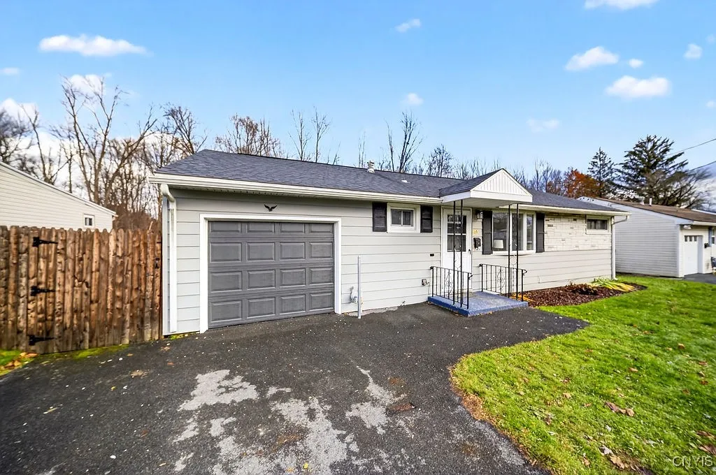 105 Florida Road South, Salina, New York 13211, Salina, New York 13211, 3 Bedrooms Bedrooms, 6 Rooms Rooms,2 BathroomsBathrooms,Residential,For Sale,105 Florida Road South, Salina, New York 13211,0,S1651215