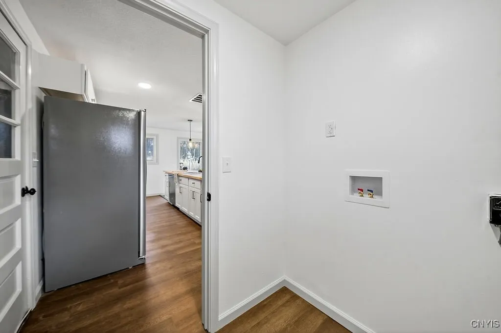 105 Florida Road South, Salina, New York 13211, Salina, New York 13211, 3 Bedrooms Bedrooms, 6 Rooms Rooms,2 BathroomsBathrooms,Residential,For Sale,105 Florida Road South, Salina, New York 13211,0,S1651215