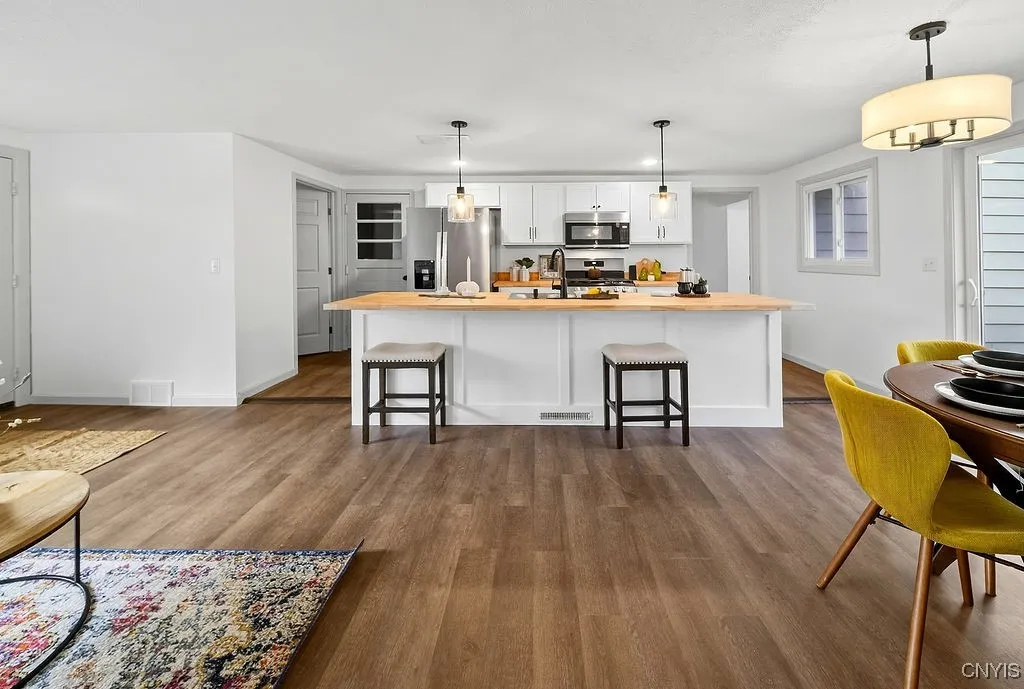 105 Florida Road South, Salina, New York 13211, Salina, New York 13211, 3 Bedrooms Bedrooms, 6 Rooms Rooms,2 BathroomsBathrooms,Residential,For Sale,105 Florida Road South, Salina, New York 13211,0,S1651215