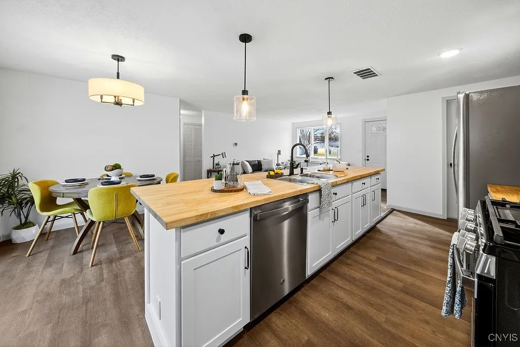 105 Florida Road South, Salina, New York 13211, Salina, New York 13211, 3 Bedrooms Bedrooms, 6 Rooms Rooms,2 BathroomsBathrooms,Residential,For Sale,105 Florida Road South, Salina, New York 13211,0,S1651215