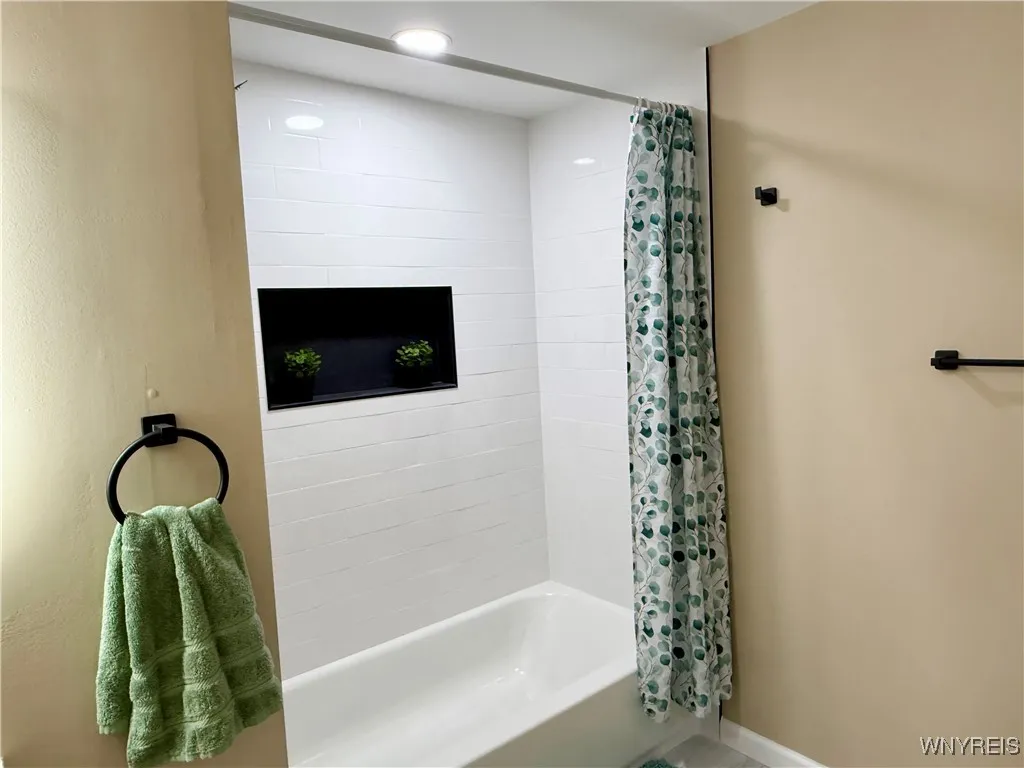1717 Whitney Avenue, Niagara Falls, New York 14301, Niagara Falls, New York 14301, 4 Bedrooms Bedrooms, 9 Rooms Rooms,2 BathroomsBathrooms,Residential,For Sale,1717 Whitney Avenue, Niagara Falls, New York 14301,0,B1651110