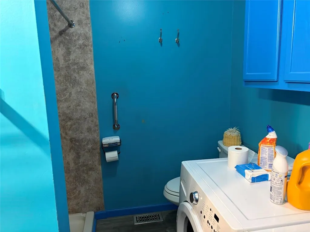 Washer & dryer included