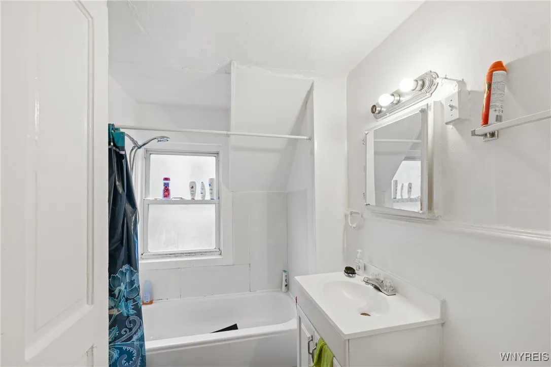 152 Zelmer Street, Buffalo, New York 14211, Buffalo, New York 14211, 5 Bedrooms Bedrooms, ,2 BathroomsBathrooms,Residential,For Sale,152 Zelmer Street, Buffalo, New York 14211,0,B1651236