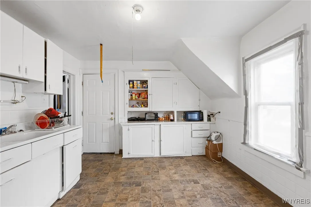 152 Zelmer Street, Buffalo, New York 14211, Buffalo, New York 14211, 5 Bedrooms Bedrooms, ,2 BathroomsBathrooms,Residential,For Sale,152 Zelmer Street, Buffalo, New York 14211,0,B1651236