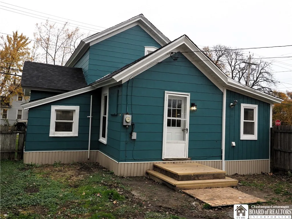 83 West 2nd Street, Dunkirk, New York 14048, Dunkirk, New York 14048, 4 Bedrooms Bedrooms, 8 Rooms Rooms,1 BathroomBathrooms,Residential,For Sale,83 West 2nd Street, Dunkirk, New York 14048,0,R1651218