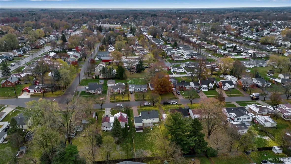 27 South Irwinwood Road, Lancaster, New York 14086, Lancaster, New York 14086, 3 Bedrooms Bedrooms, 5 Rooms Rooms,1 BathroomBathrooms,Residential,For Sale,27 South Irwinwood Road, Lancaster, New York 14086,0,B1649937