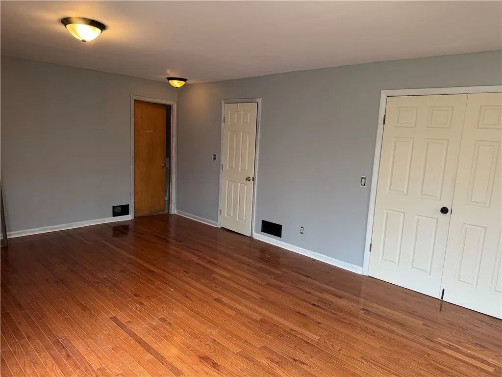 1st Floor Primary Bedroom