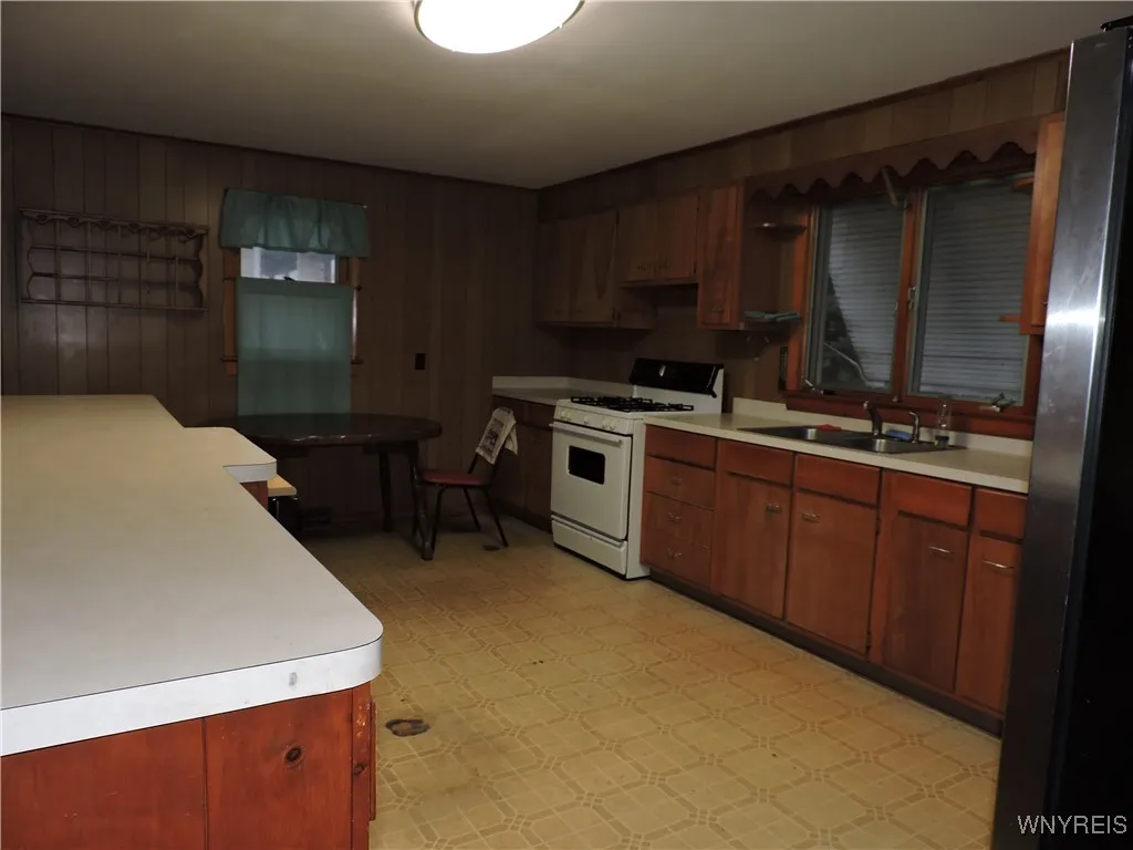 Eat in Kitchen 12 x 18