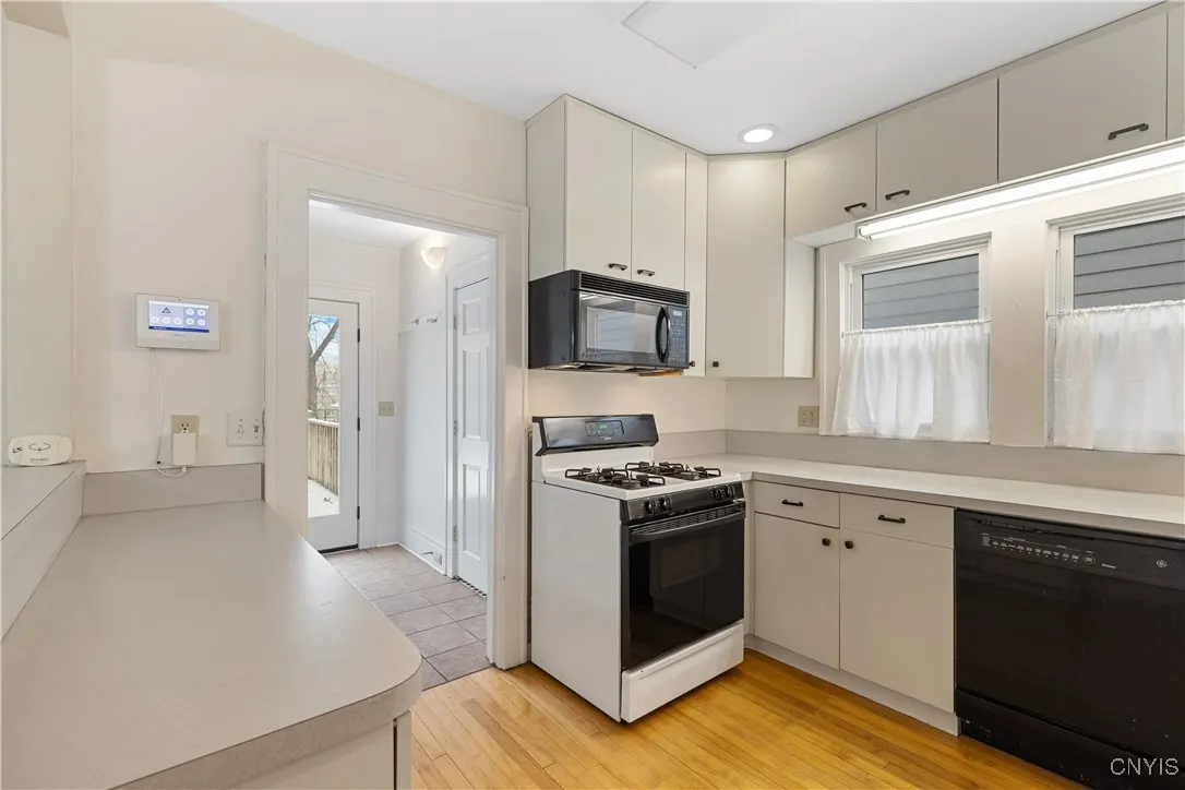 144 Durston Avenue, Syracuse, New York 13203, Syracuse, New York 13203, 4 Bedrooms Bedrooms, 10 Rooms Rooms,2 BathroomsBathrooms,Residential Lease,Closed,144 Durston Avenue, Syracuse, New York 13203,0,S1650061