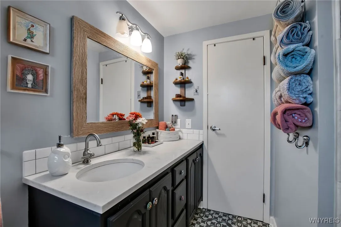 107 Patricia Drive, West Seneca, New York 14224, West Seneca, New York 14224, 3 Bedrooms Bedrooms, 7 Rooms Rooms,1 BathroomBathrooms,Residential,For Sale,107 Patricia Drive, West Seneca, New York 14224,0,B1651268