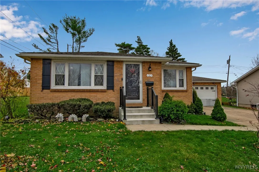 107 Patricia Drive, West Seneca, New York 14224, West Seneca, New York 14224, 3 Bedrooms Bedrooms, 7 Rooms Rooms,1 BathroomBathrooms,Residential,For Sale,107 Patricia Drive, West Seneca, New York 14224,0,B1651268