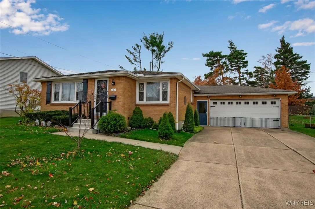 107 Patricia Drive, West Seneca, New York 14224, West Seneca, New York 14224, 3 Bedrooms Bedrooms, 7 Rooms Rooms,1 BathroomBathrooms,Residential,For Sale,107 Patricia Drive, West Seneca, New York 14224,0,B1651268