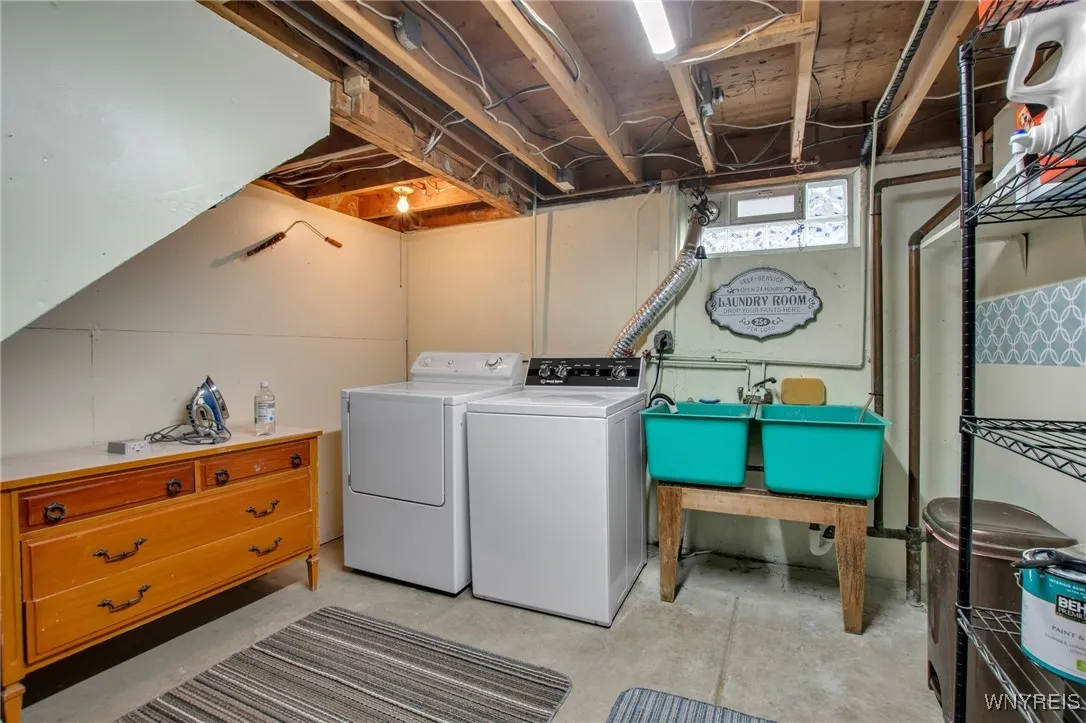 107 Patricia Drive, West Seneca, New York 14224, West Seneca, New York 14224, 3 Bedrooms Bedrooms, 7 Rooms Rooms,1 BathroomBathrooms,Residential,For Sale,107 Patricia Drive, West Seneca, New York 14224,0,B1651268