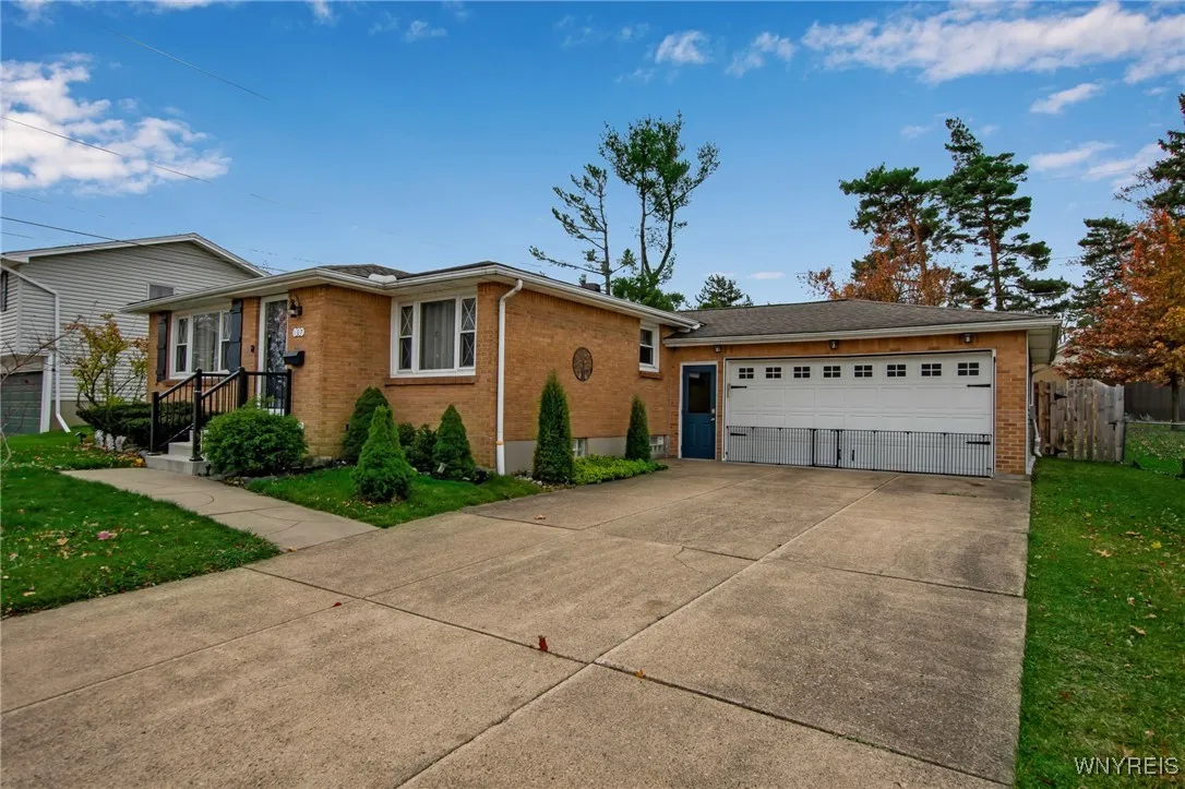 107 Patricia Drive, West Seneca, New York 14224, West Seneca, New York 14224, 3 Bedrooms Bedrooms, 7 Rooms Rooms,1 BathroomBathrooms,Residential,For Sale,107 Patricia Drive, West Seneca, New York 14224,0,B1651268