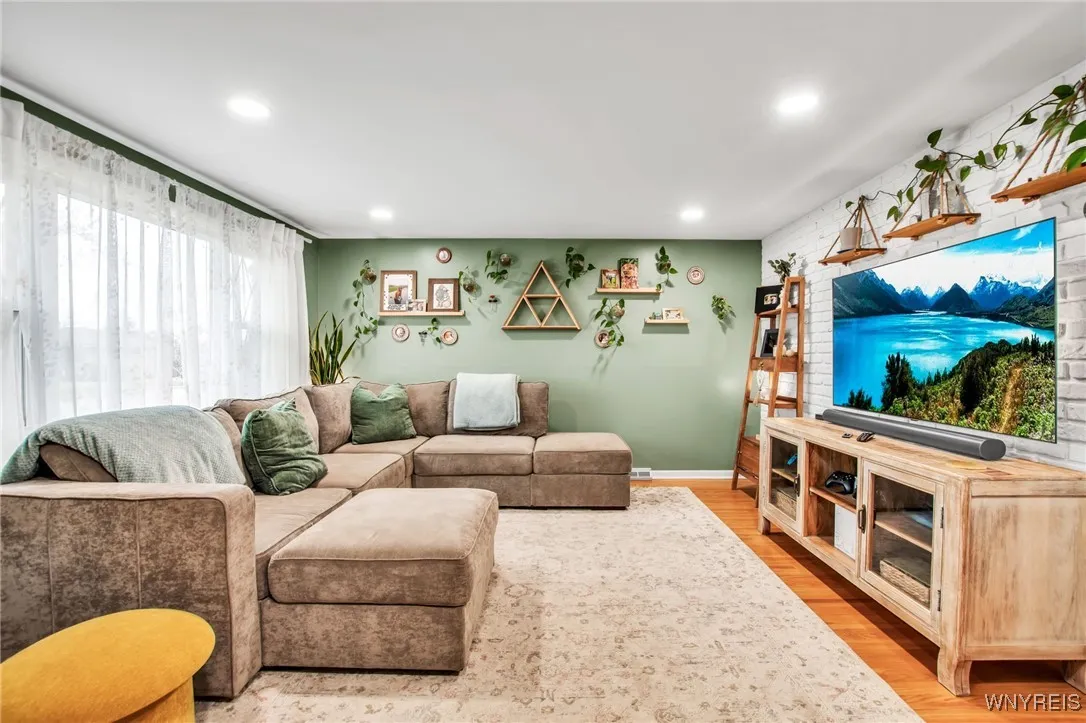 107 Patricia Drive, West Seneca, New York 14224, West Seneca, New York 14224, 3 Bedrooms Bedrooms, 7 Rooms Rooms,1 BathroomBathrooms,Residential,For Sale,107 Patricia Drive, West Seneca, New York 14224,0,B1651268