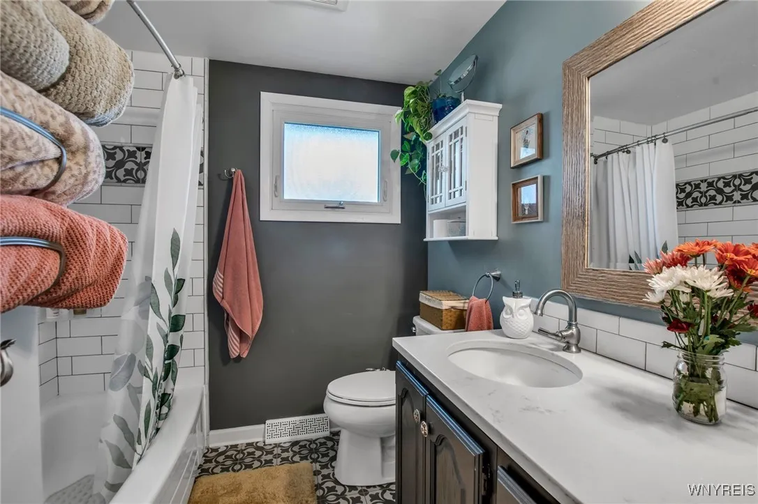 107 Patricia Drive, West Seneca, New York 14224, West Seneca, New York 14224, 3 Bedrooms Bedrooms, 7 Rooms Rooms,1 BathroomBathrooms,Residential,For Sale,107 Patricia Drive, West Seneca, New York 14224,0,B1651268