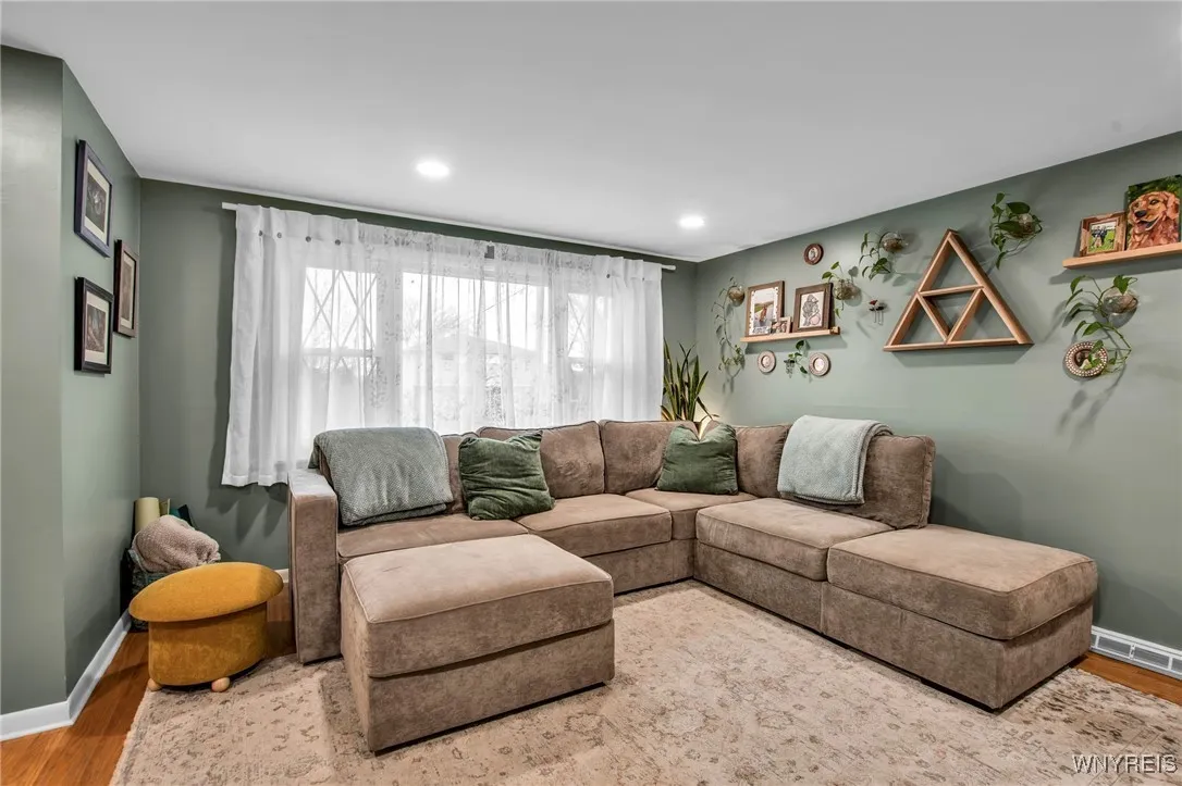 107 Patricia Drive, West Seneca, New York 14224, West Seneca, New York 14224, 3 Bedrooms Bedrooms, 7 Rooms Rooms,1 BathroomBathrooms,Residential,For Sale,107 Patricia Drive, West Seneca, New York 14224,0,B1651268