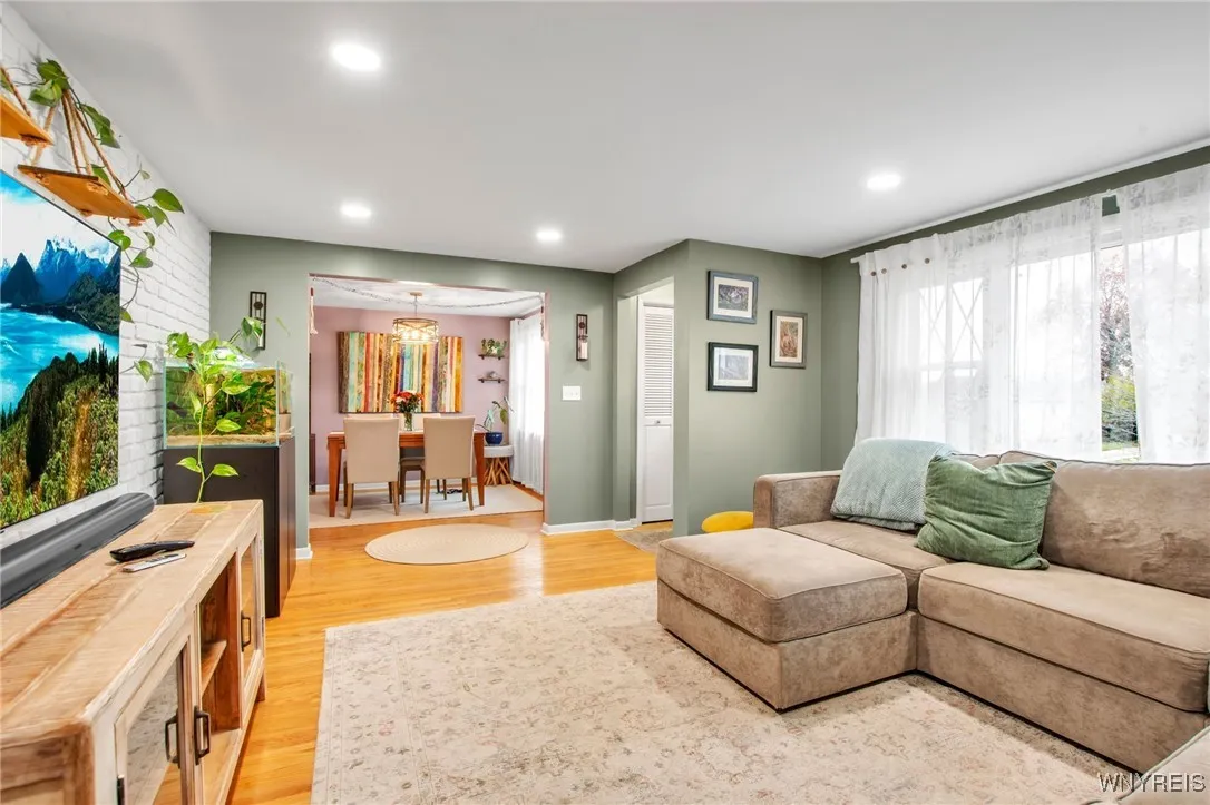 107 Patricia Drive, West Seneca, New York 14224, West Seneca, New York 14224, 3 Bedrooms Bedrooms, 7 Rooms Rooms,1 BathroomBathrooms,Residential,For Sale,107 Patricia Drive, West Seneca, New York 14224,0,B1651268